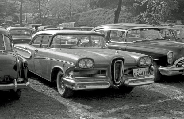 (01-3a)(101-35) 1958 Edsel Pacer 4dr Sedan.jpg